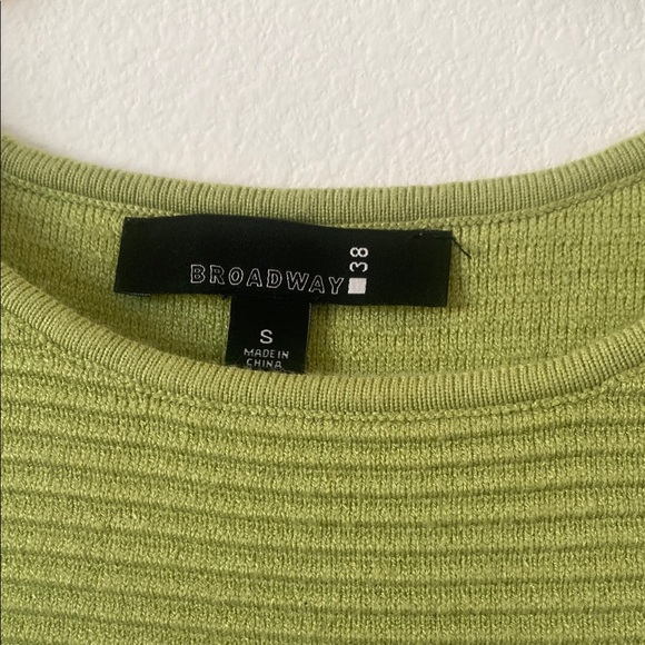 Green Ribbed Women's Top - Picture 2 of 3